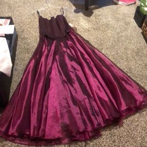 💎 Absolutely gorgeous spaghetti strap dress